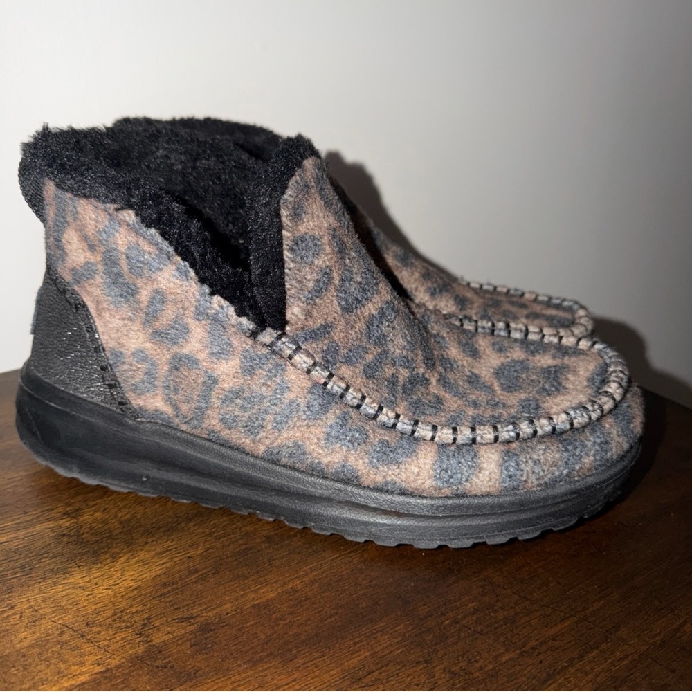 Hey Dude Denny Leopard Slip On Comfort Shoes Women’s Size 8